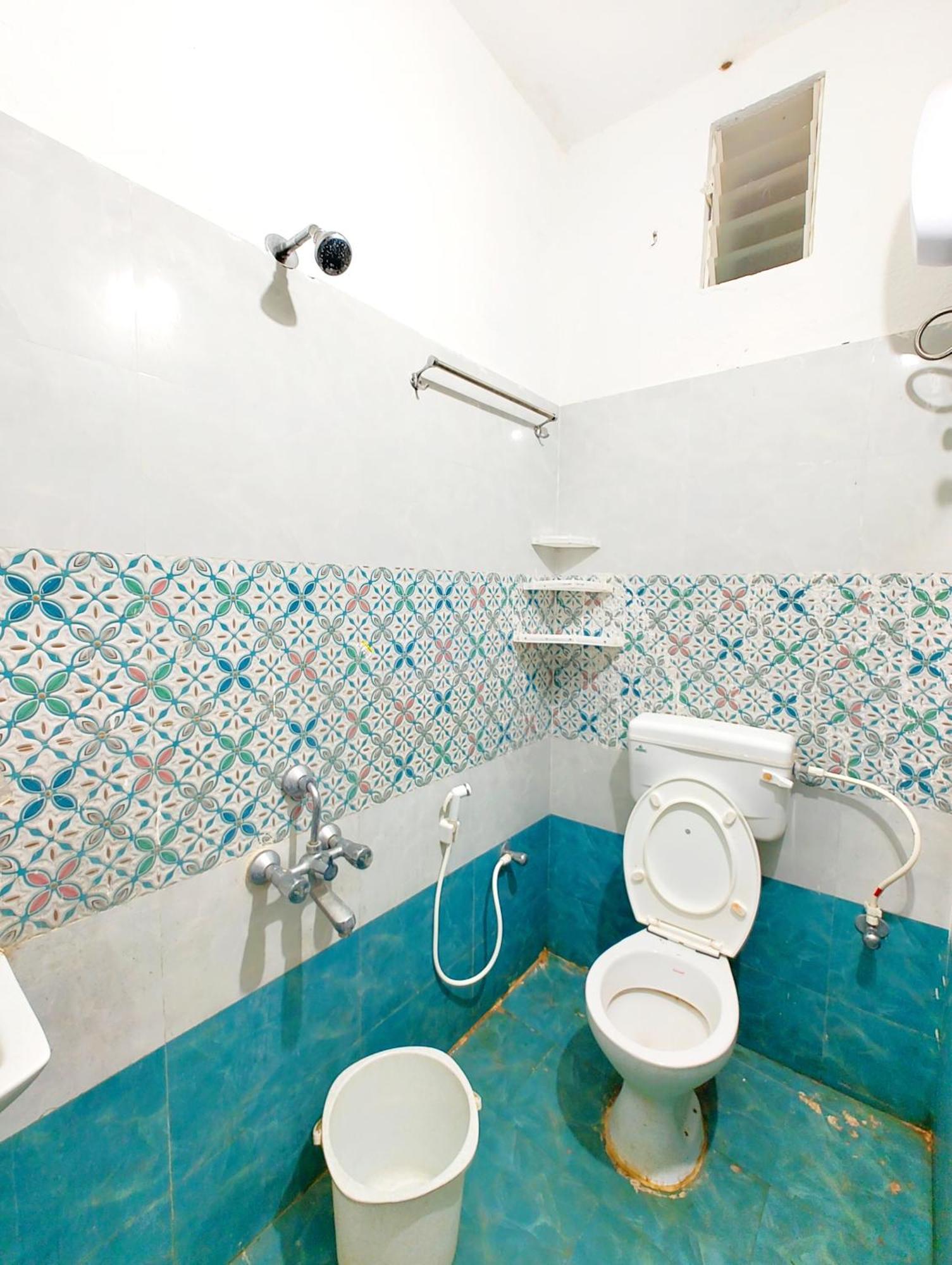 The Hasabasa ! - A Fully Air Conditioned Near Sea - With Service, Parking, Free Wifi, Spacious & Comfortable Facilities Available - In Puri