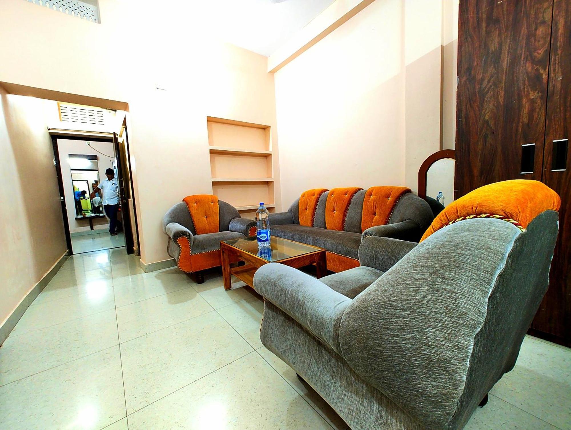 The Hasabasa ! - A Fully Air Conditioned Near Sea - With Service, Parking, Free Wifi, Spacious & Comfortable Facilities Available - In 4*