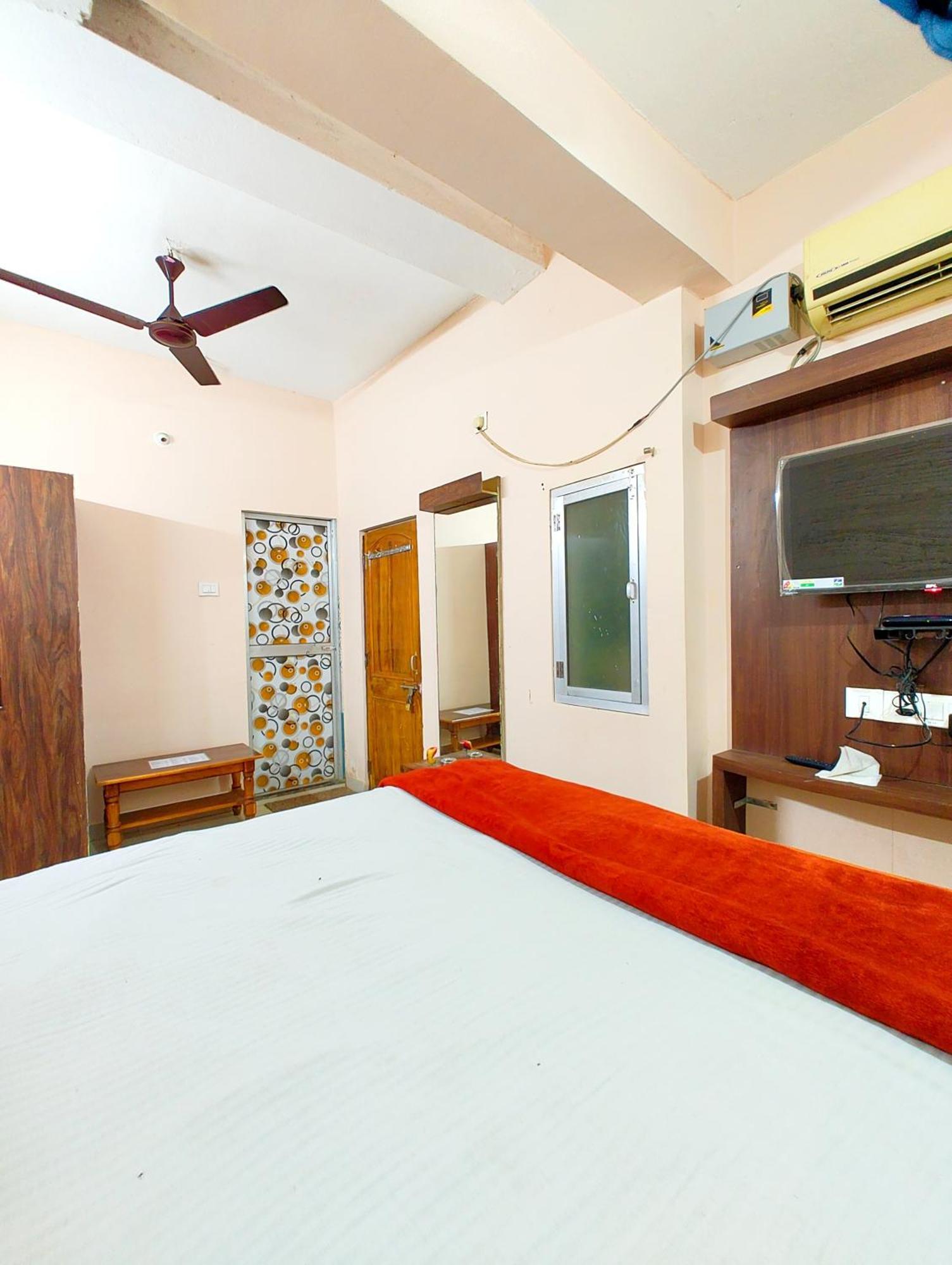The Hasabasa ! - A Fully Air Conditioned Near Sea - With Service, Parking, Free Wifi, Spacious & Comfortable Facilities Available - In Hotel 4*